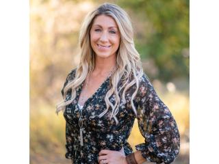 Find Your Dream Home in Lakewood with Sarah Moore! Find Your Dream Home in Lakewood with Sarah Moore!